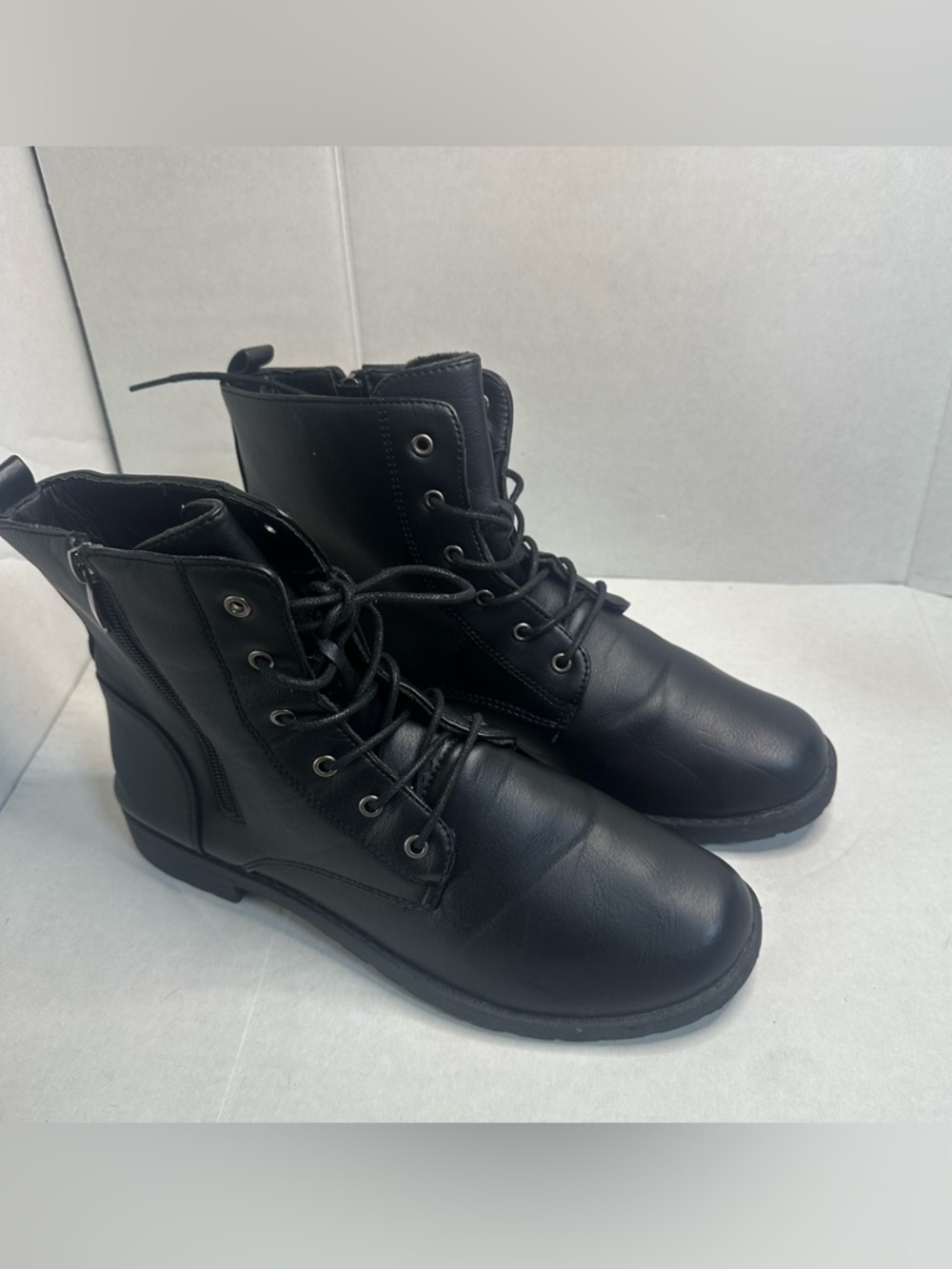 B. Makowsky Black Side Zip Round Toe Combat Boots Size 11